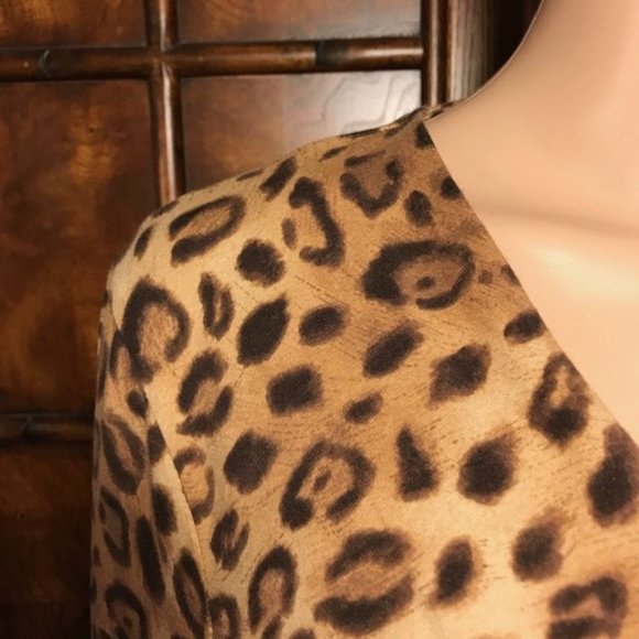 Jones New York Leopard Twist Front Top - Picture 6 of 12